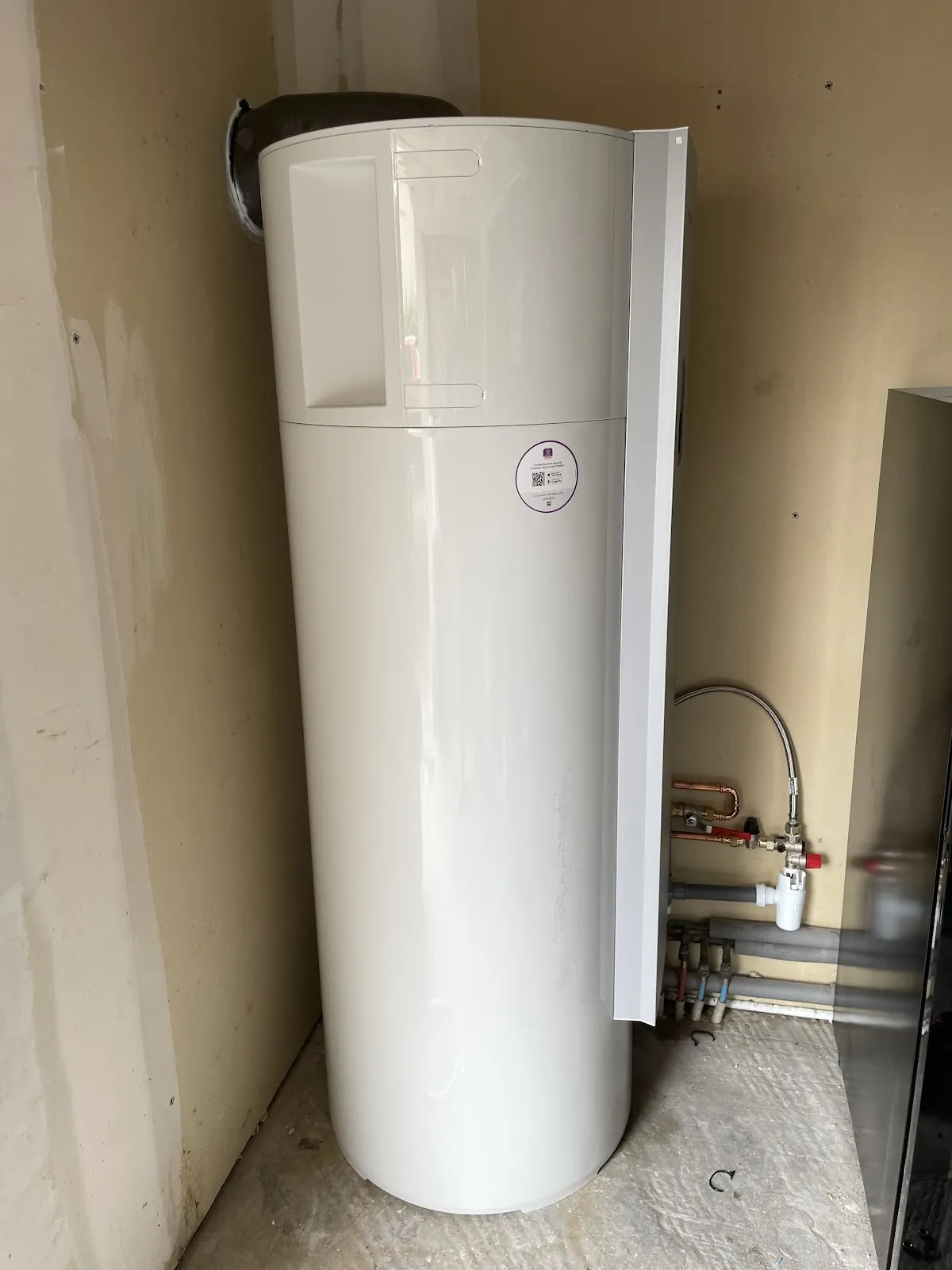 Chauffe-eau thermodynamique installé dans un placard