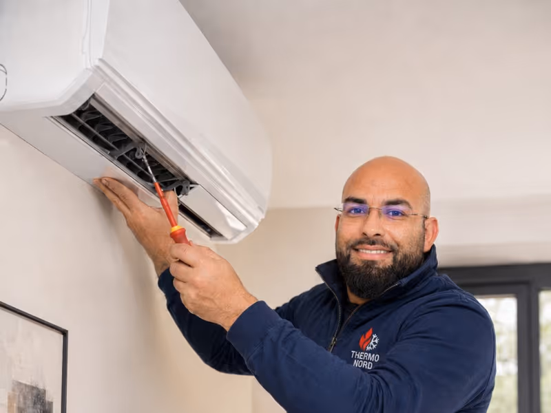 Mono-split Daikin Perfera dans une chambre à Fontenay-sous-Bois par Thermo Nord — après